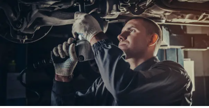 Mechanic Magill’ How Mechanics Handle Emergency Roadside Repairs-